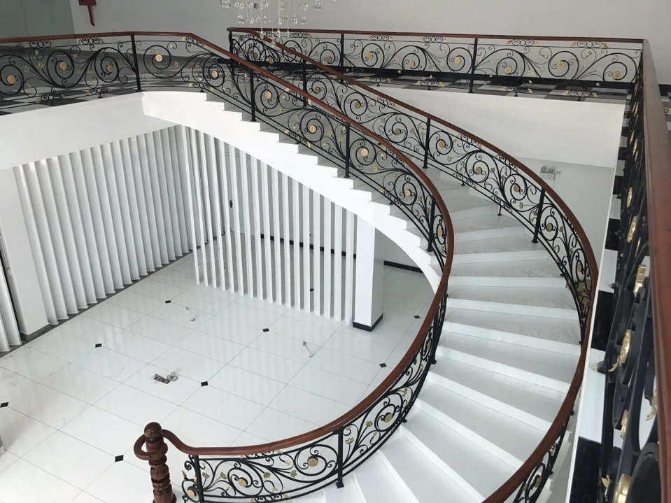 Các mẫu cầu thang sắt đẹp lan can cầu thang sắt hiện đại 2020