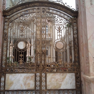 BÍ QUYẾT GIỮ CỔNG SẮT NGHỆ THUẬT LUÔN MỚI