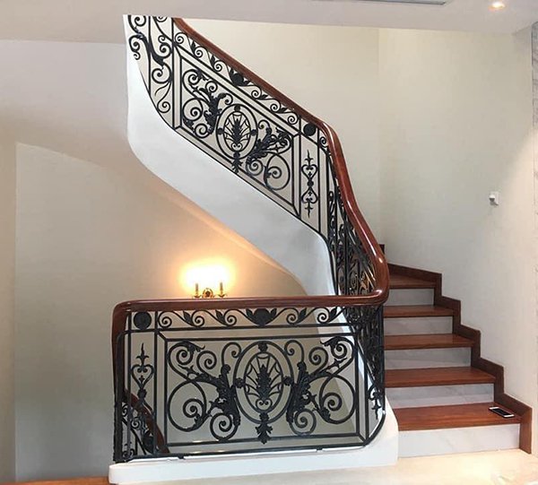 Vì sao nên chọn cầu thang sắt mỹ thuật cho ngôi nhà của bạn?